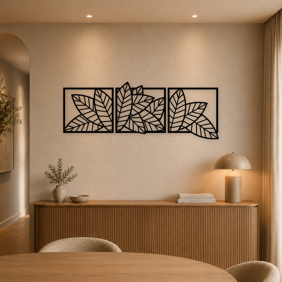 3-delige zwarte houten geometrische bladeren wanddecoratie boven dressoir in warme eetkamer
