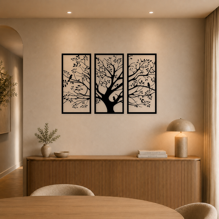 3-delige moderne zwarte houten boom met vogels wanddecoratie boven dressoir in warme eetkamer